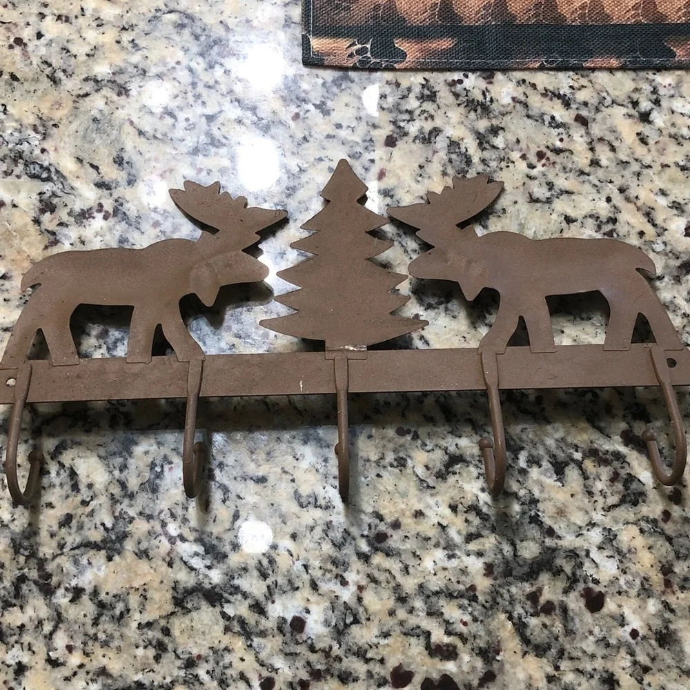Rustic Brown Moose Wall 5-Hook Rack with Tree Accent